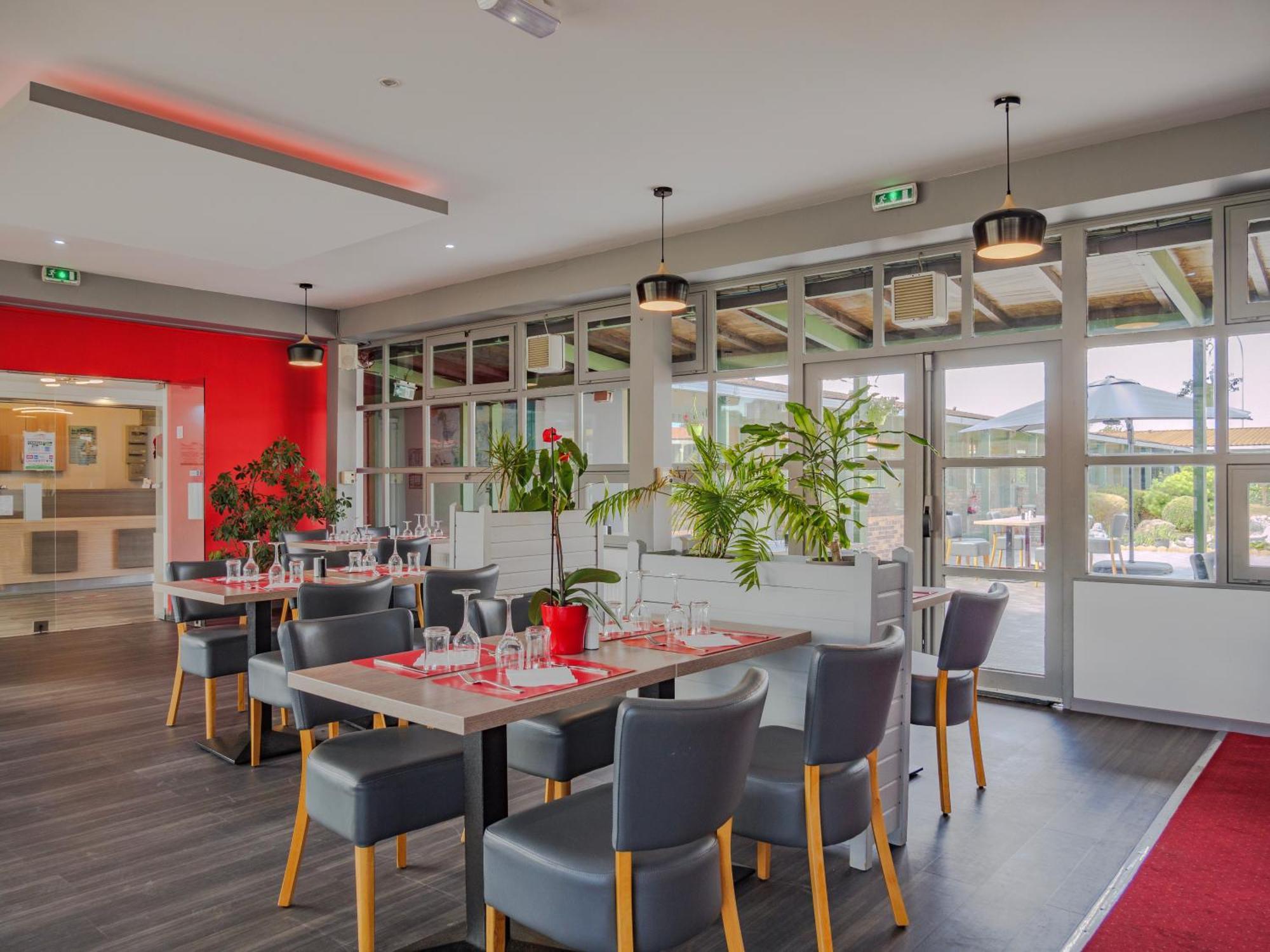 Hotel Restaurant Les Jardins D'Épône Exteriér fotografie
