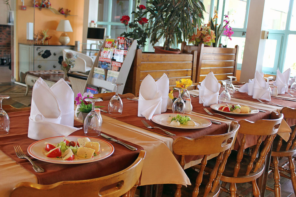Hotel Restaurant Les Jardins D'Épône Exteriér fotografie