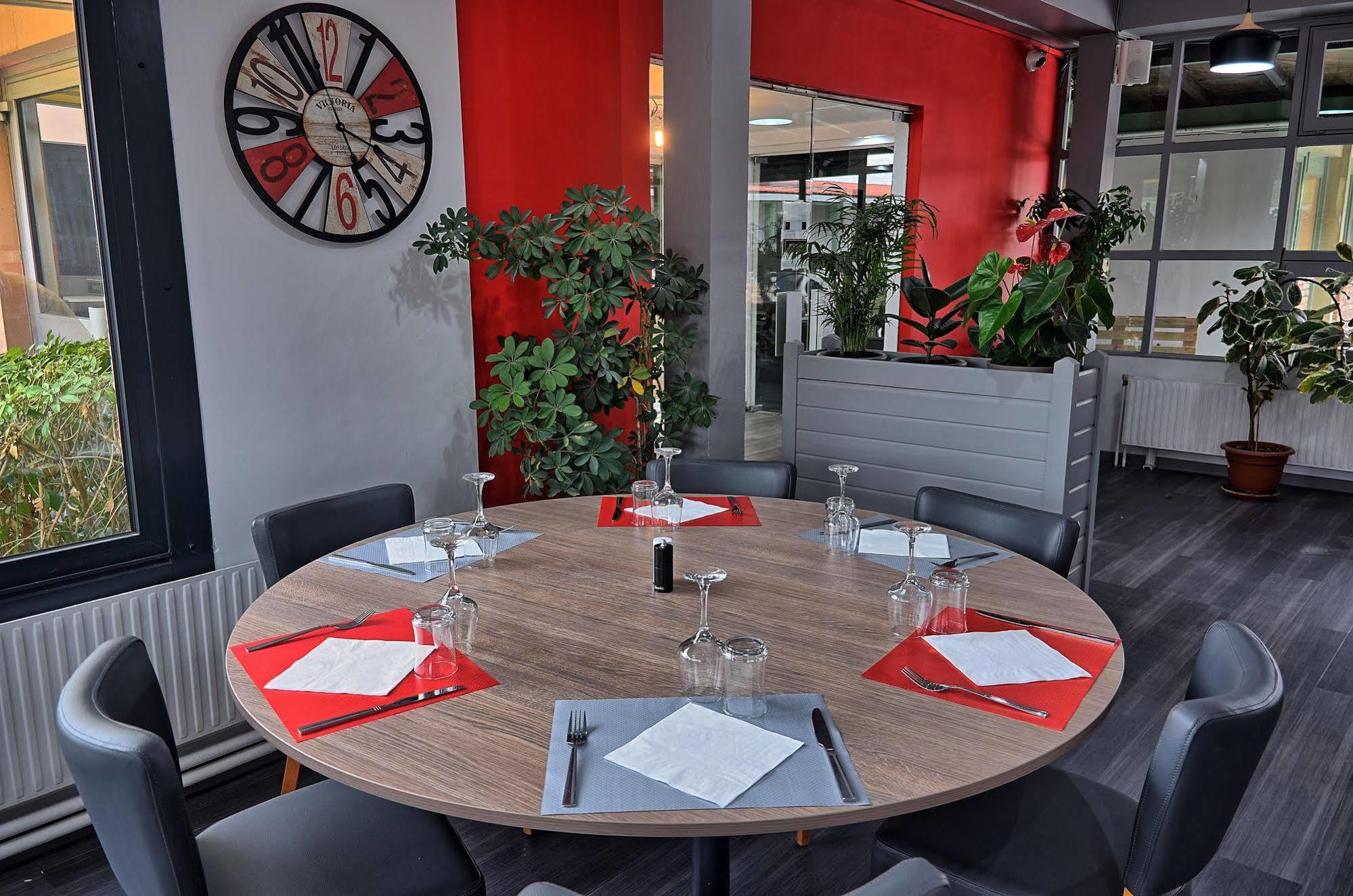 Hotel Restaurant Les Jardins D'Épône Exteriér fotografie