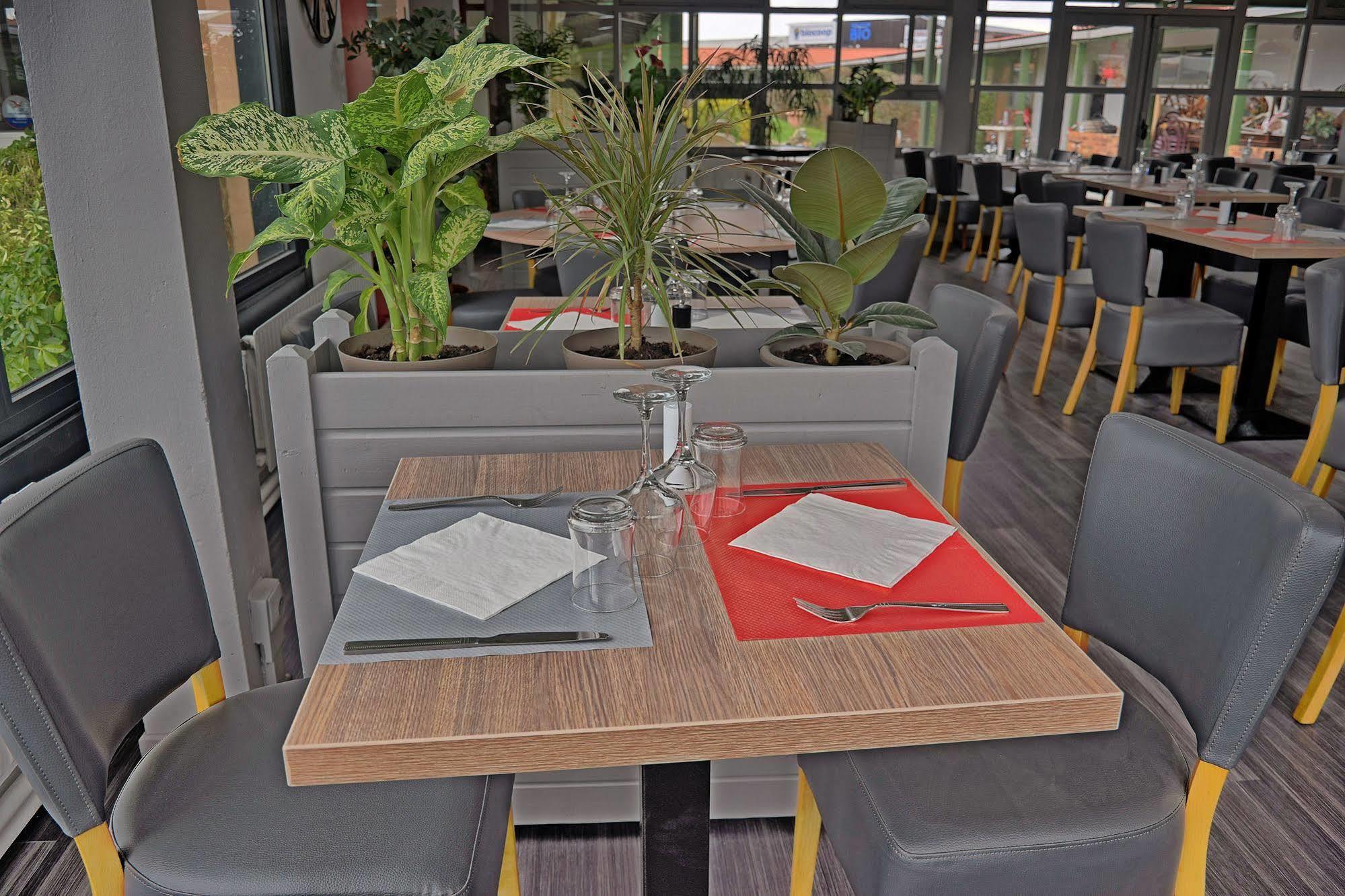 Hotel Restaurant Les Jardins D'Épône Exteriér fotografie
