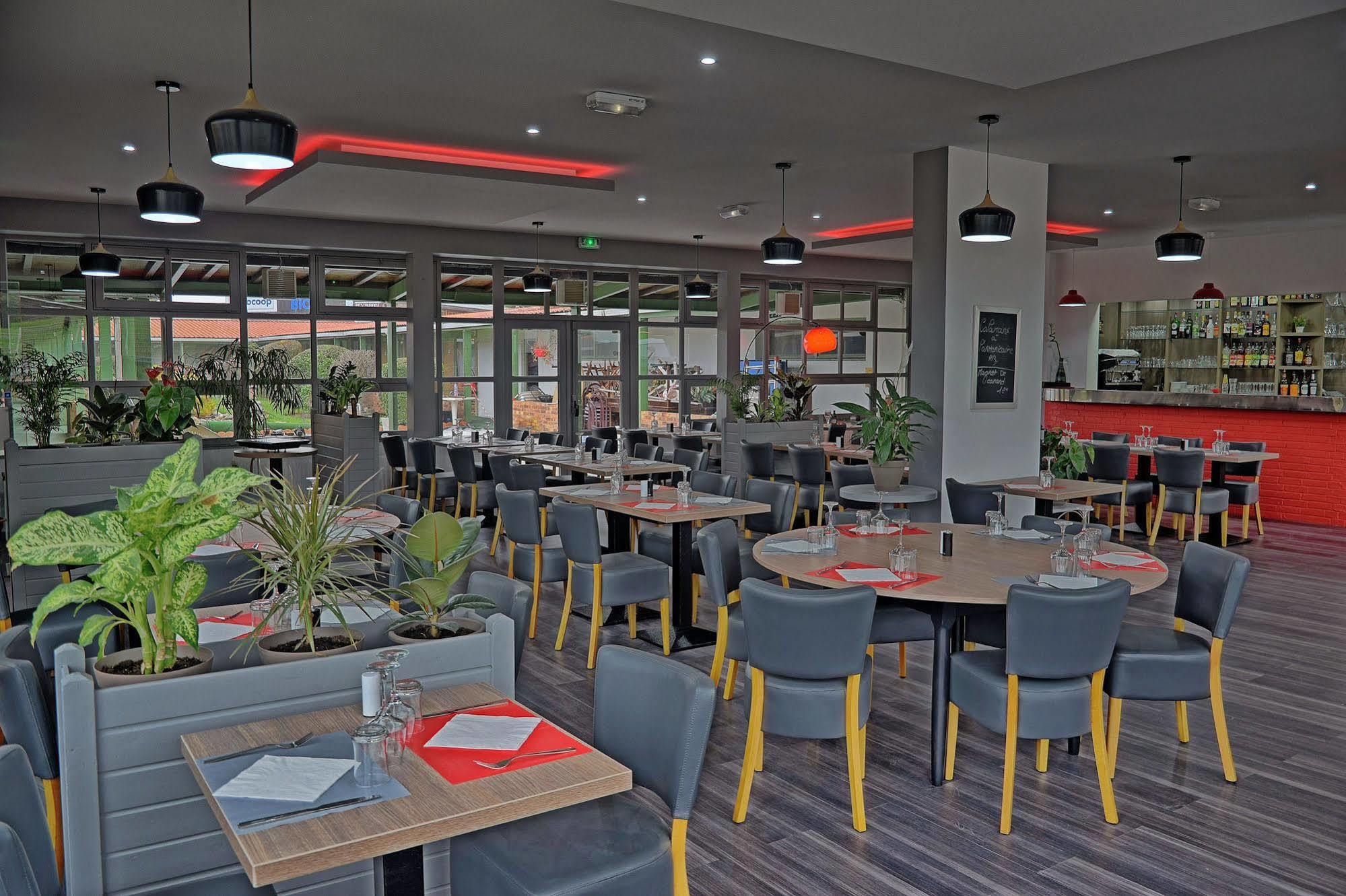 Hotel Restaurant Les Jardins D'Épône Exteriér fotografie