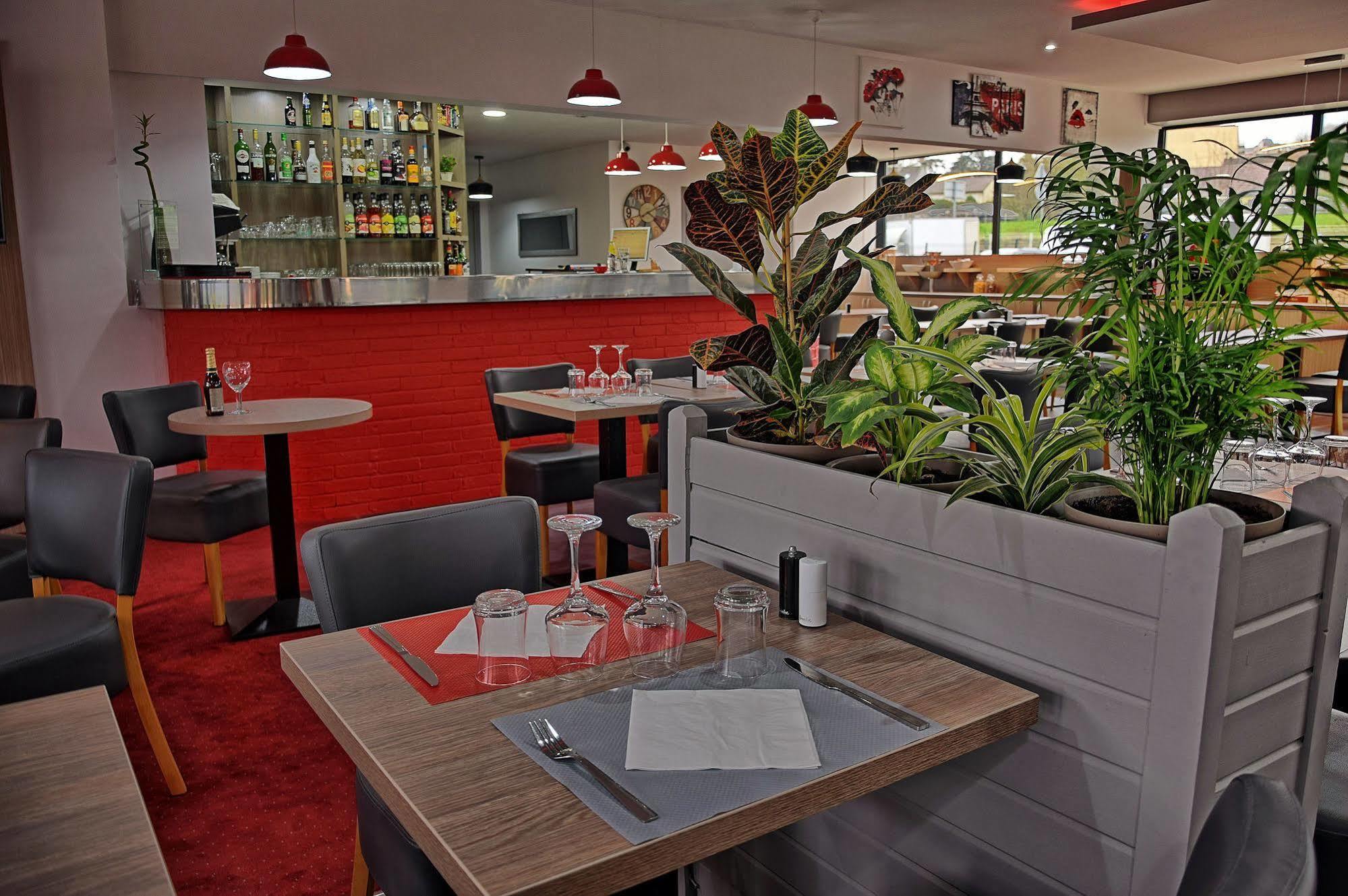 Hotel Restaurant Les Jardins D'Épône Exteriér fotografie